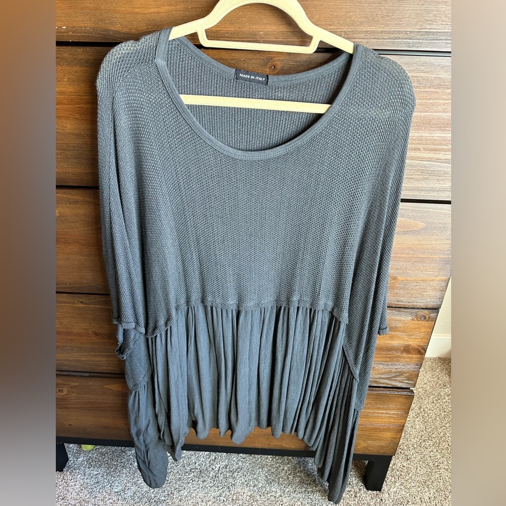 Women's Gray Top
